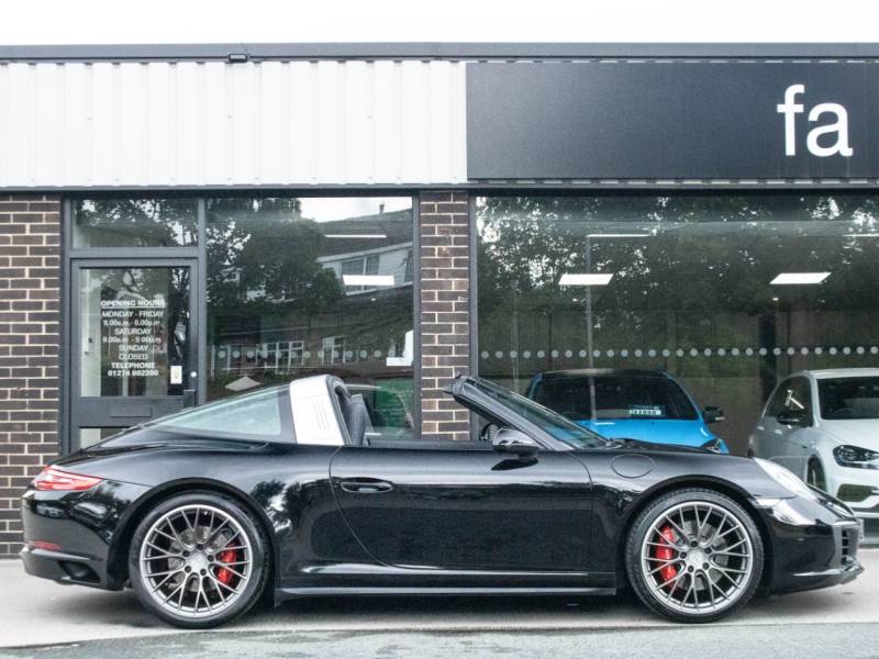 Porsche 911   Registered:2017(66)