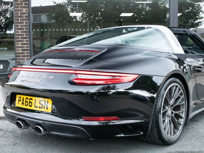 Porsche 911   Registered:2017(66)