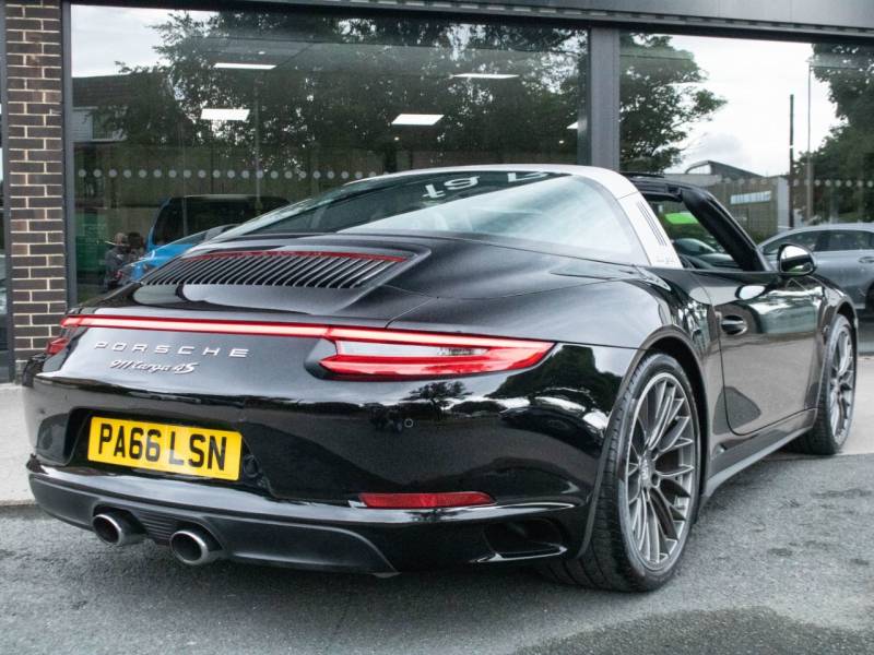 Porsche 911   Registered:2017(66)