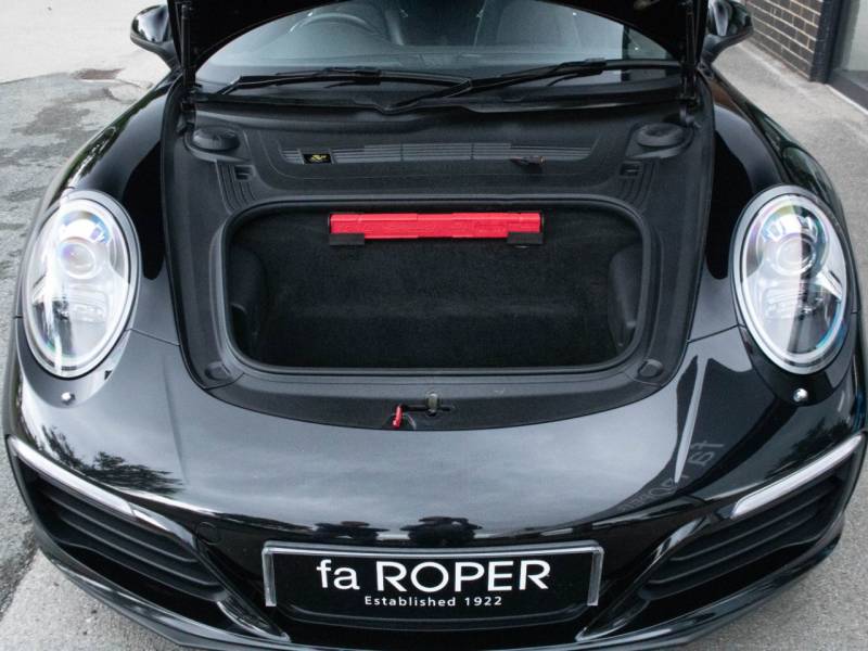 Porsche 911   Registered:2017(66)