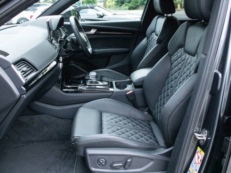 Audi Q5   Registered:2022(72)