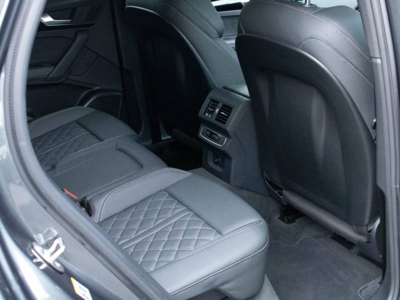 Audi Q5   Registered:2022(72)