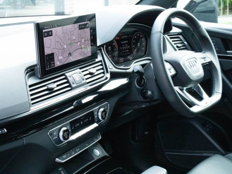 Audi Q5   Registered:2021(21)