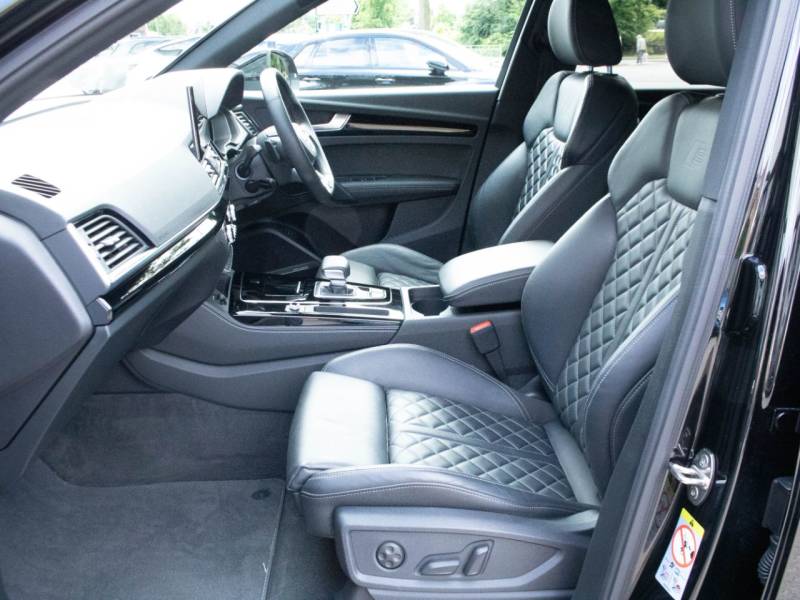 Audi Q5   Registered:2021(21)