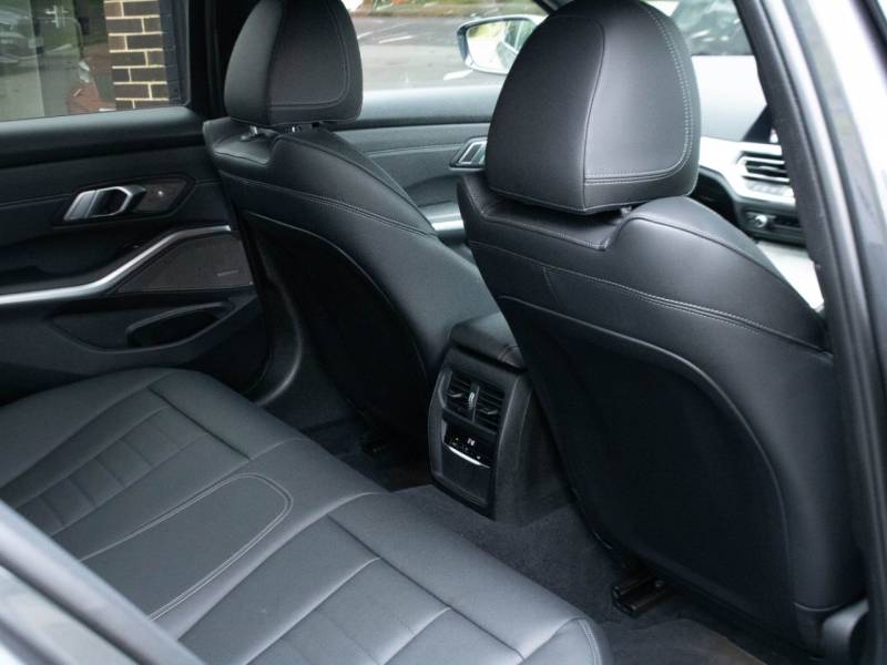 BMW 3 Series   Registered:2020(20)