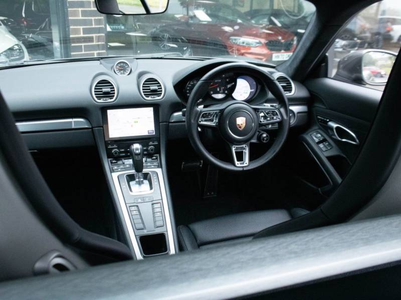 Porsche Cayman 718   Registered:2019(19)