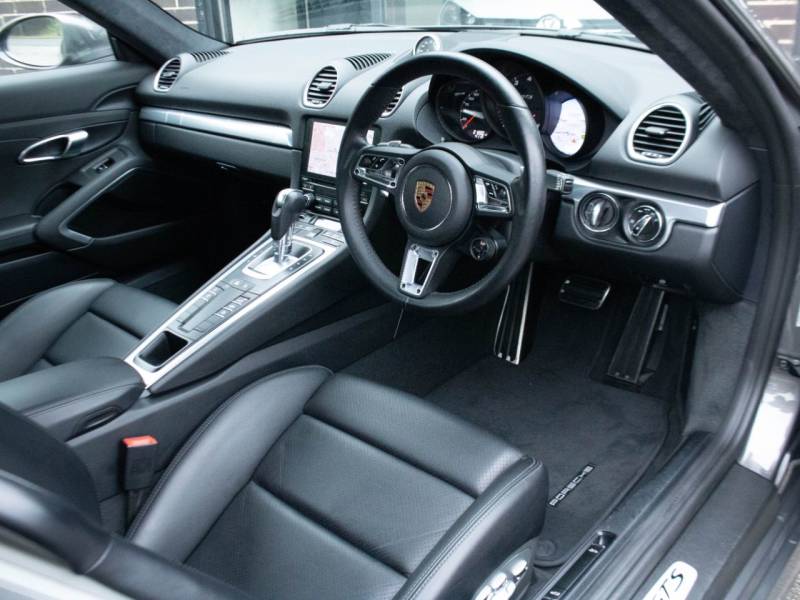 Porsche Cayman 718   Registered:2019(19)