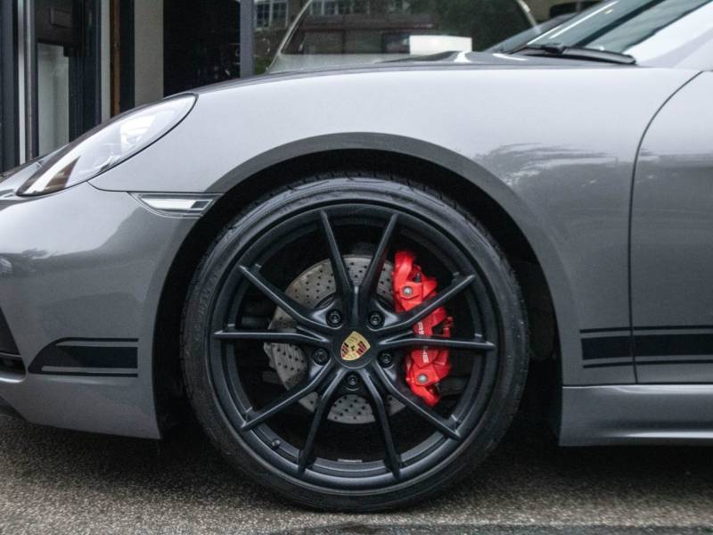 Porsche Cayman 718   Registered:2019(19)