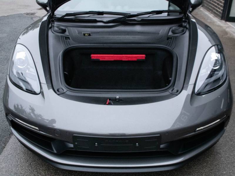 Porsche Cayman 718   Registered:2019(19)