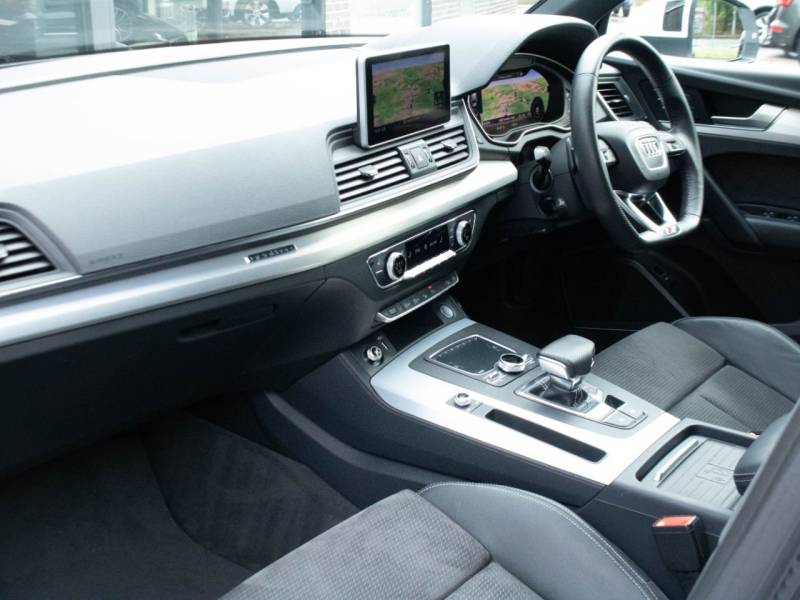 Audi Q5   Registered:2018(18)