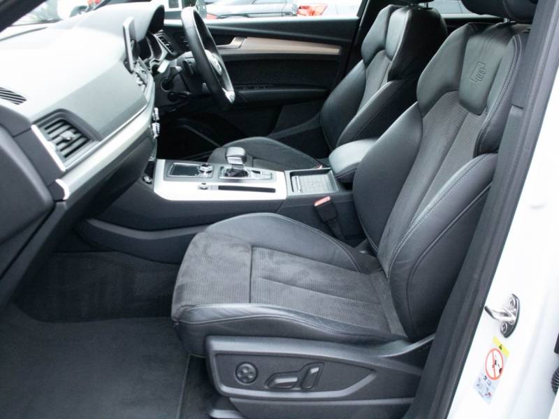 Audi Q5   Registered:2018(18)