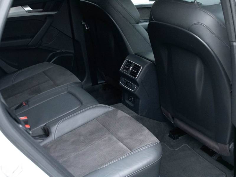 Audi Q5   Registered:2018(18)
