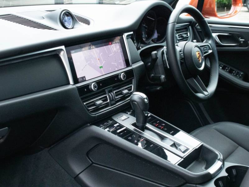 Porsche Macan   Registered:2021(71)