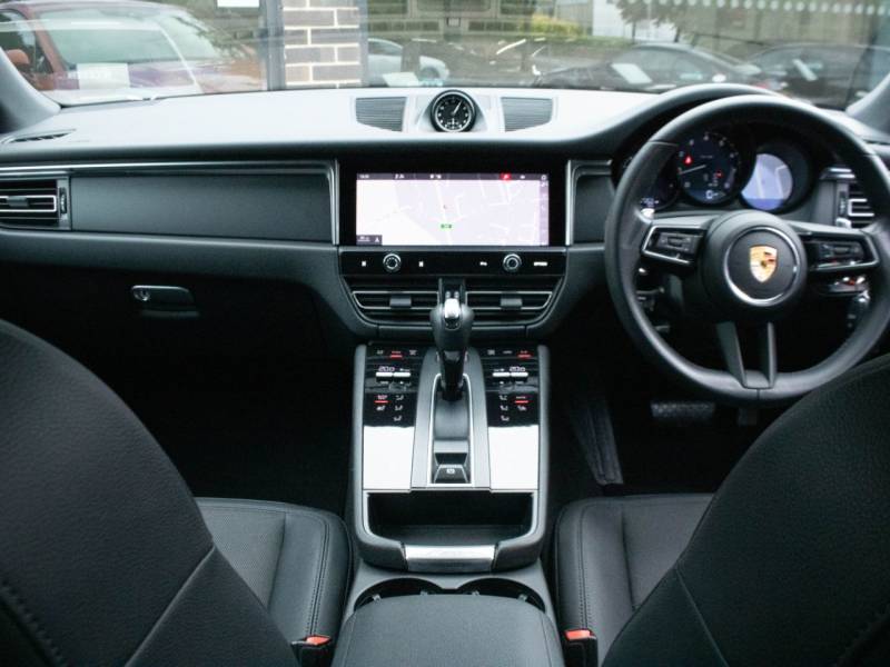 Porsche Macan   Registered:2021(71)