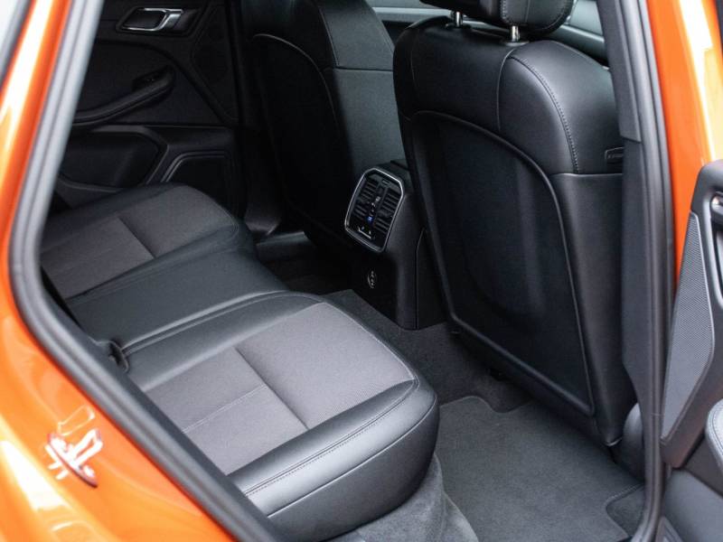 Porsche Macan   Registered:2021(71)