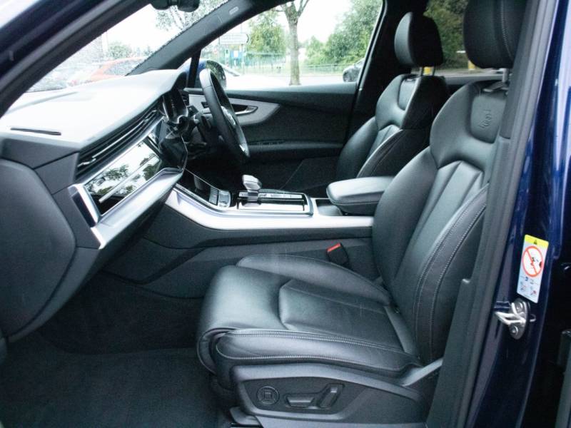 Audi Q7   Registered:2020(20)