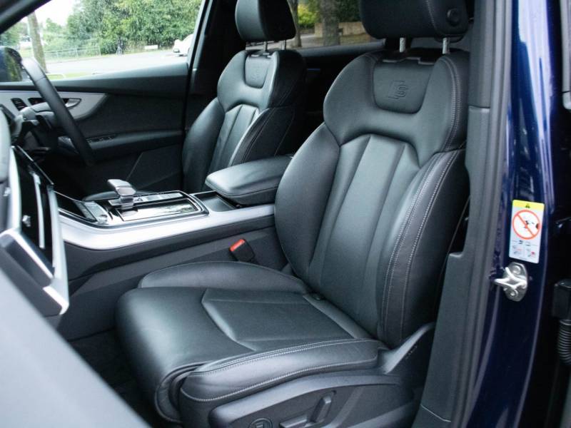 Audi Q7   Registered:2020(20)