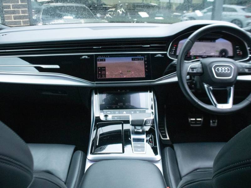 Audi Q7   Registered:2020(20)