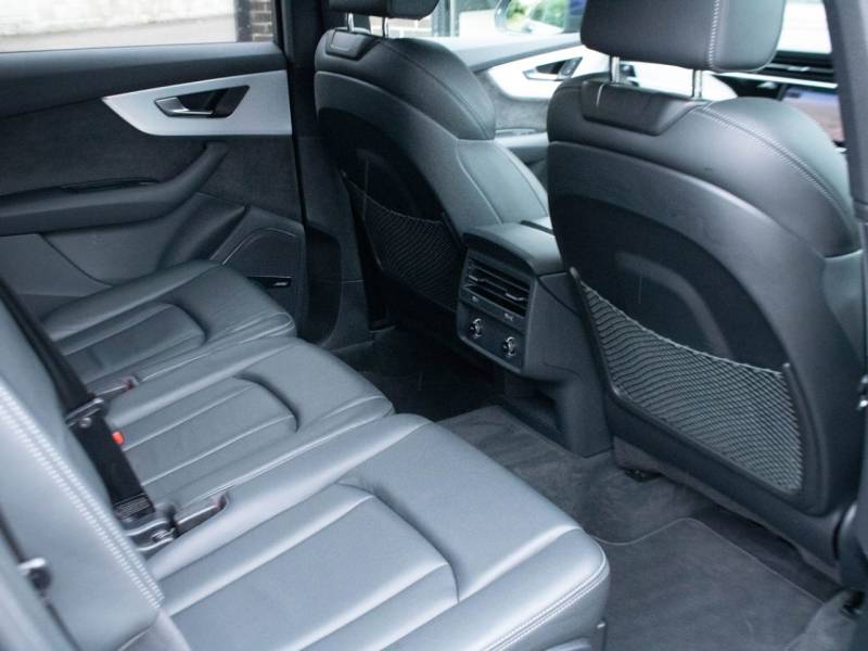 Audi Q7   Registered:2020(20)