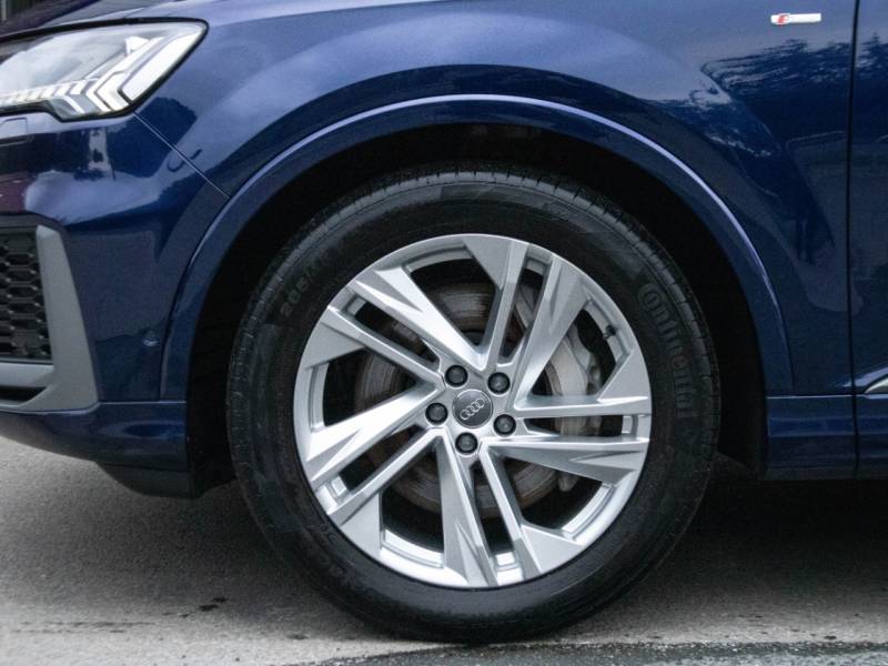 Audi Q7   Registered:2020(20)