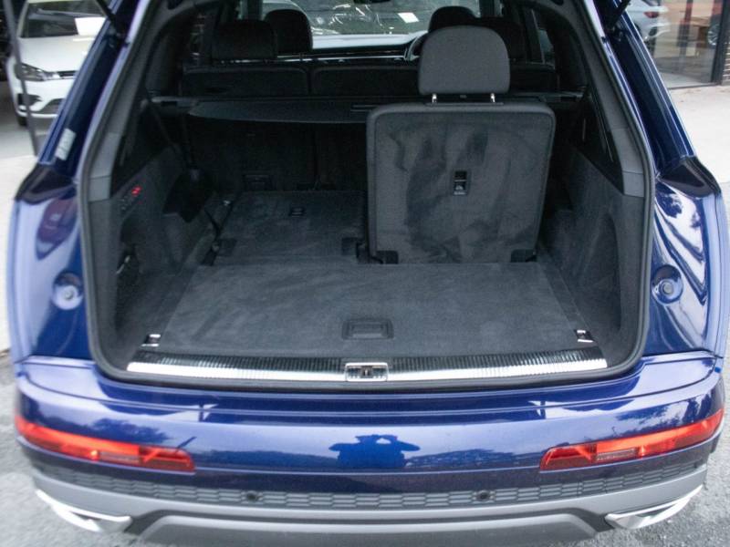 Audi Q7   Registered:2020(20)