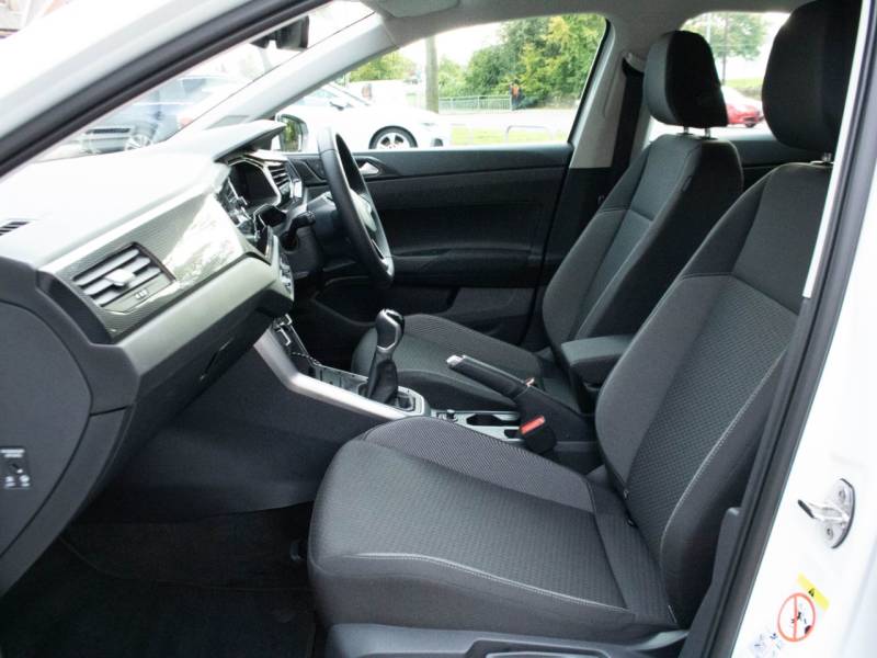 Volkswagen Polo   Registered:2024(24)