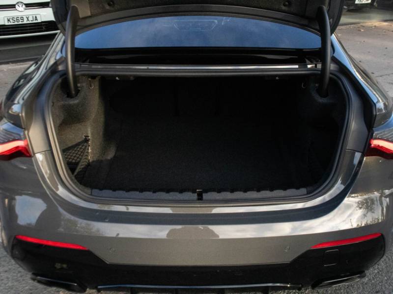 BMW 4 Series   Registered:2021(21)