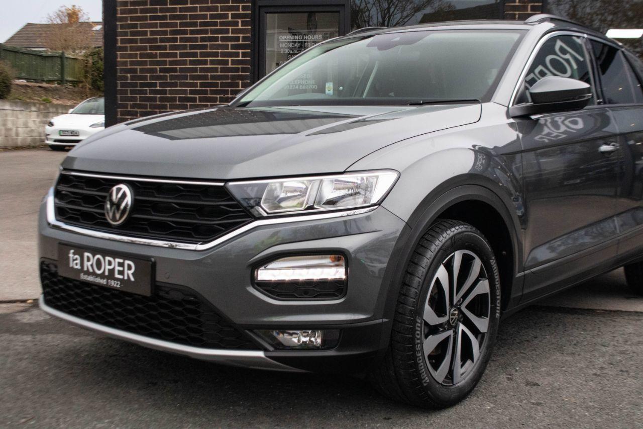 Volkswagen T-Roc 1.5 TSI EVO Active DSG Auto 150ps Hatchback Petrol Indium Grey Metallic