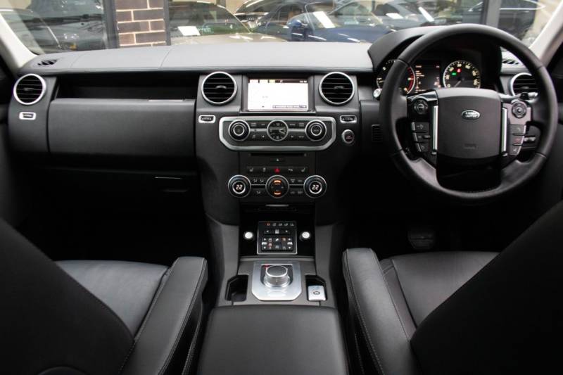 Land Rover Discovery 4   Registered:2014(64)