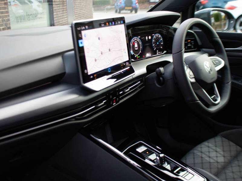 Volkswagen Golf   Registered:2024(74)