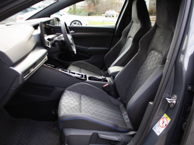 Volkswagen Golf   Registered:2024(74)