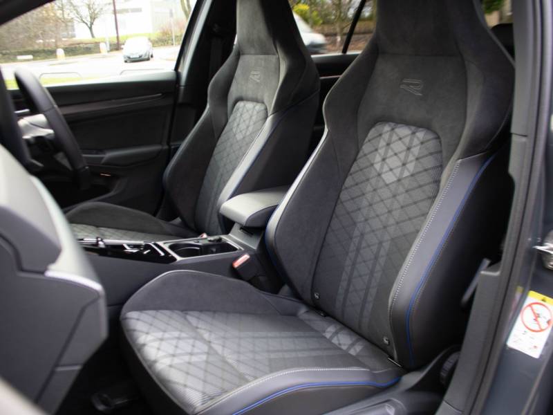 Volkswagen Golf   Registered:2024(74)