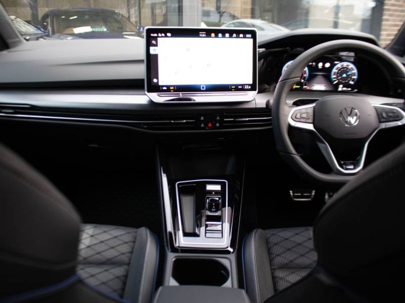 Volkswagen Golf   Registered:2024(74)