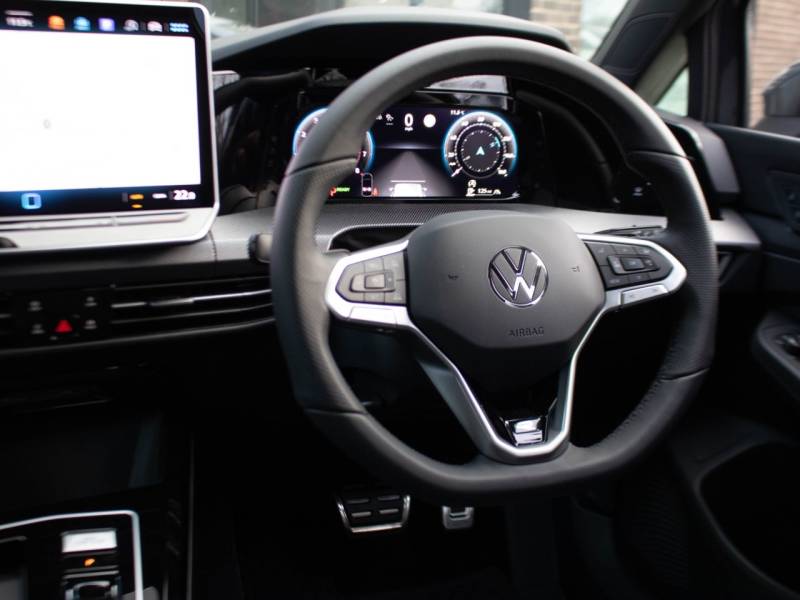 Volkswagen Golf   Registered:2024(74)