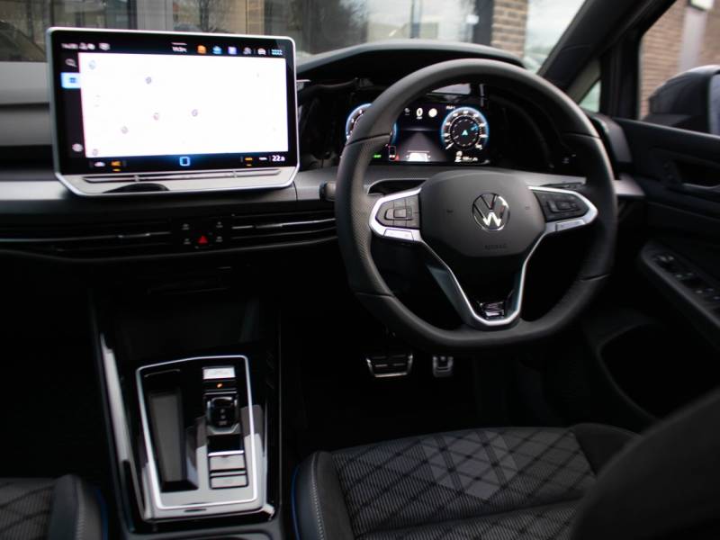 Volkswagen Golf   Registered:2024(74)