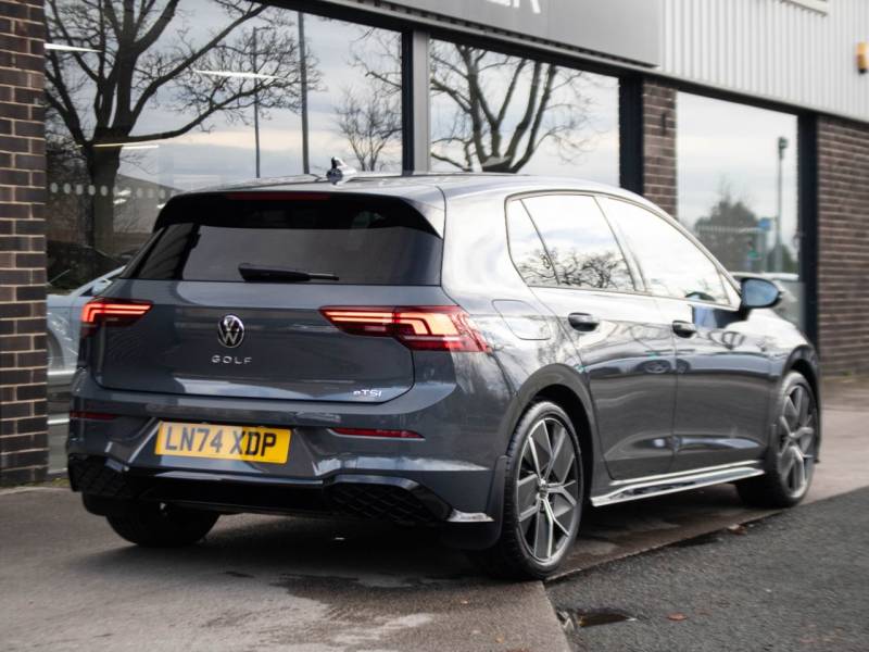 Volkswagen Golf   Registered:2024(74)