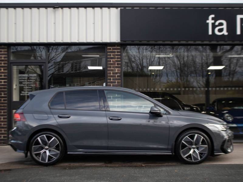 Volkswagen Golf   Registered:2024(74)