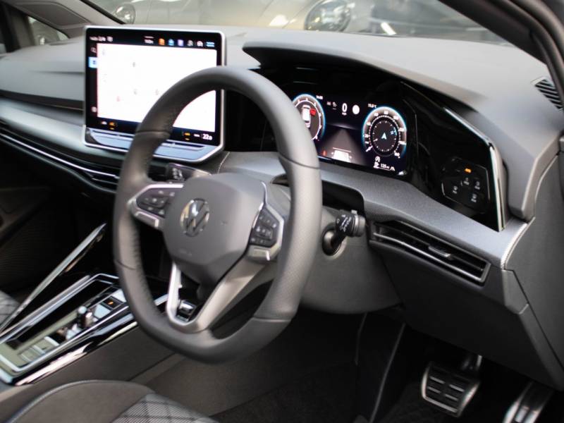 Volkswagen Golf   Registered:2024(74)