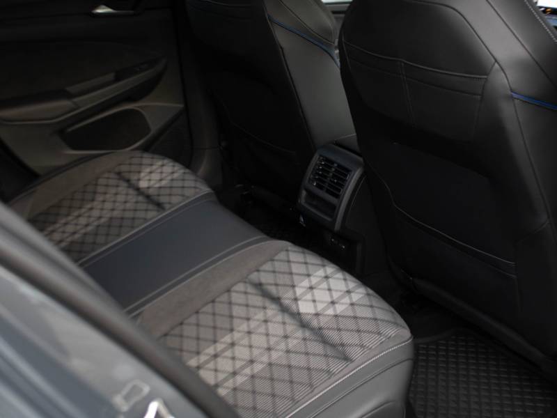 Volkswagen Golf   Registered:2024(74)