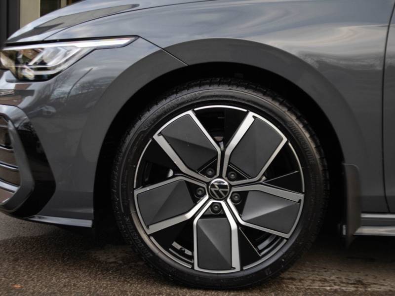 Volkswagen Golf   Registered:2024(74)