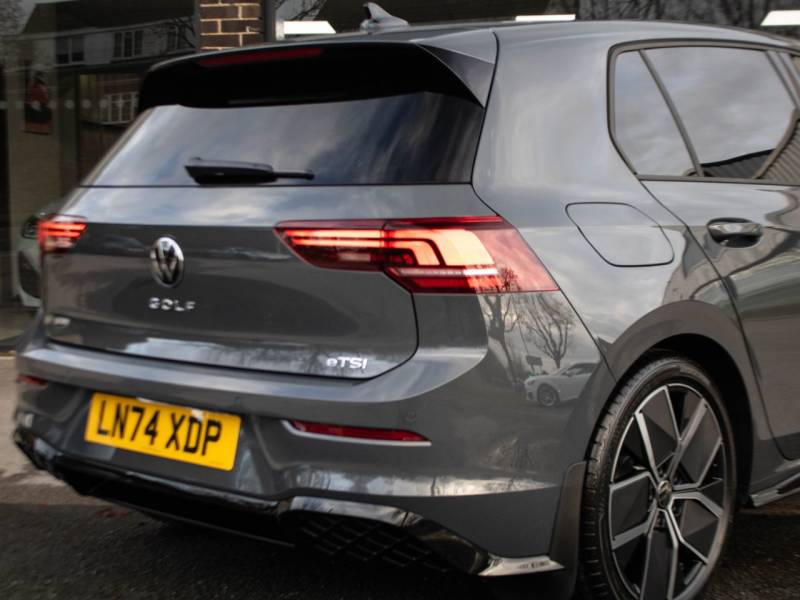 Volkswagen Golf   Registered:2024(74)