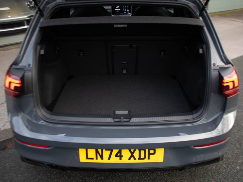 Volkswagen Golf   Registered:2024(74)