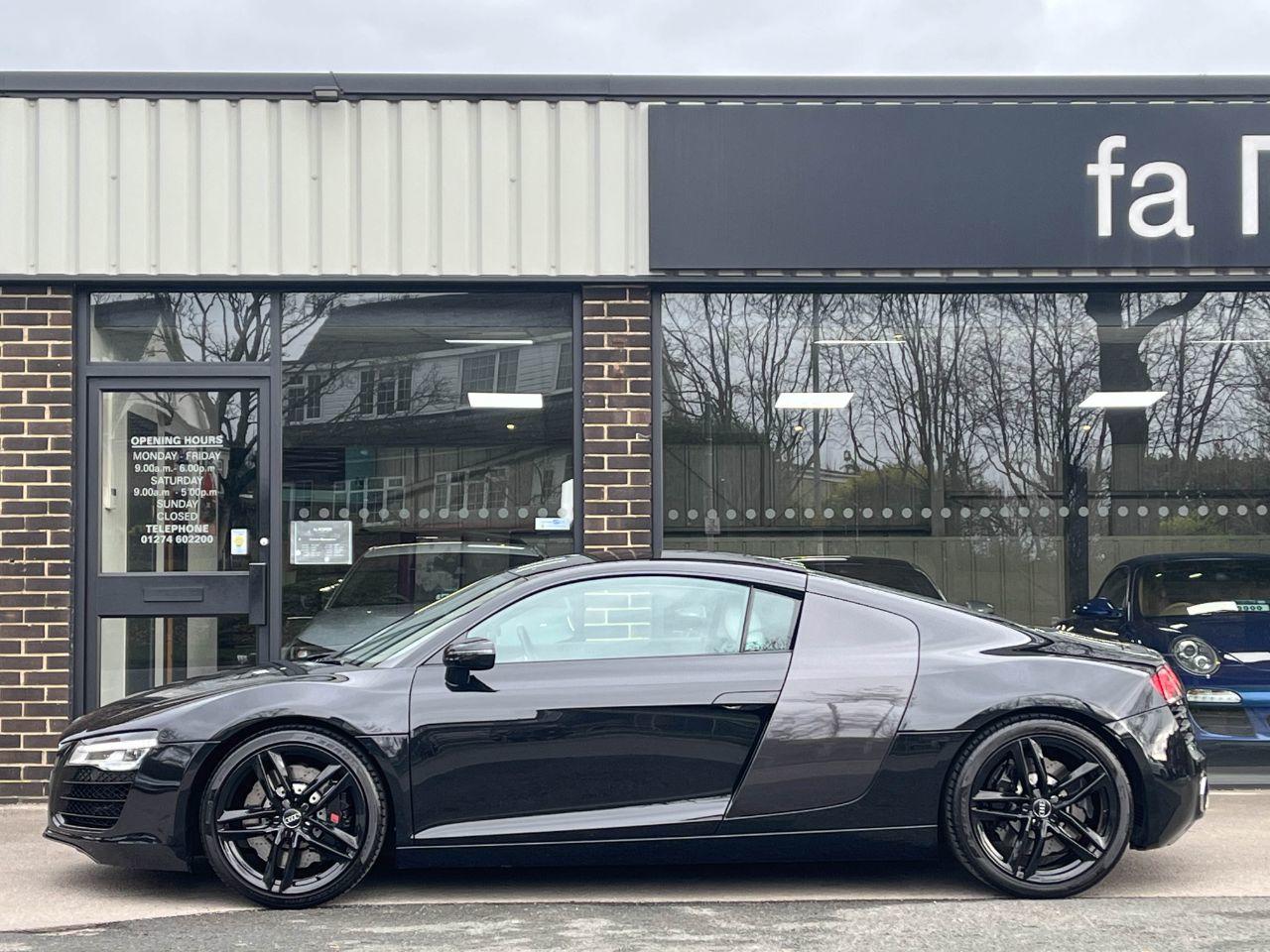 Audi R8 4.2 V8 FSI quattro S tronic 430ps Coupe Petrol Phantom Black Metallic