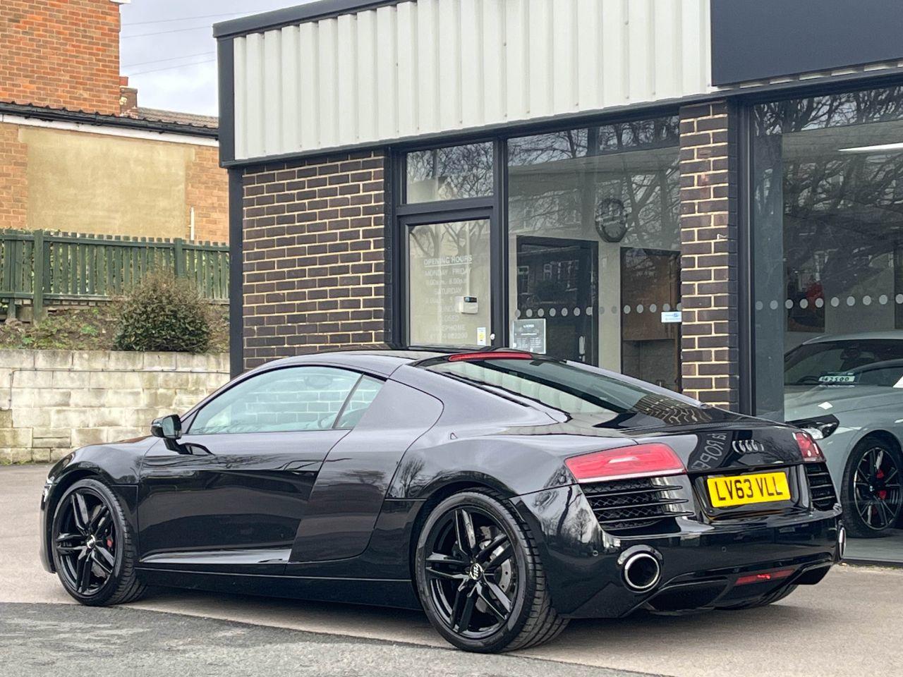 Audi R8 4.2 V8 FSI quattro S tronic 430ps Coupe Petrol Phantom Black Metallic