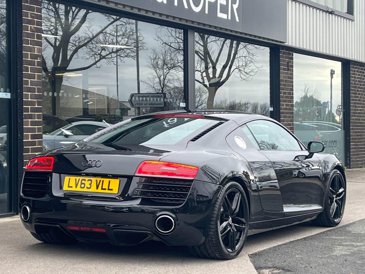 Audi R8 4.2 V8 FSI quattro S tronic 430ps Coupe Petrol Phantom Black Metallic