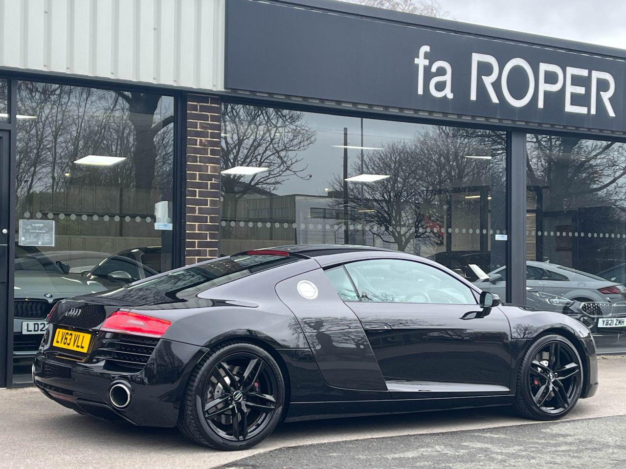 Audi R8 4.2 V8 FSI quattro S tronic 430ps Coupe Petrol Phantom Black Metallic