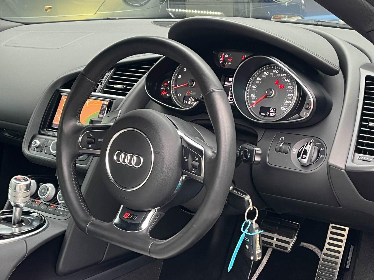 Audi R8 4.2 V8 FSI quattro S tronic 430ps Coupe Petrol Phantom Black Metallic