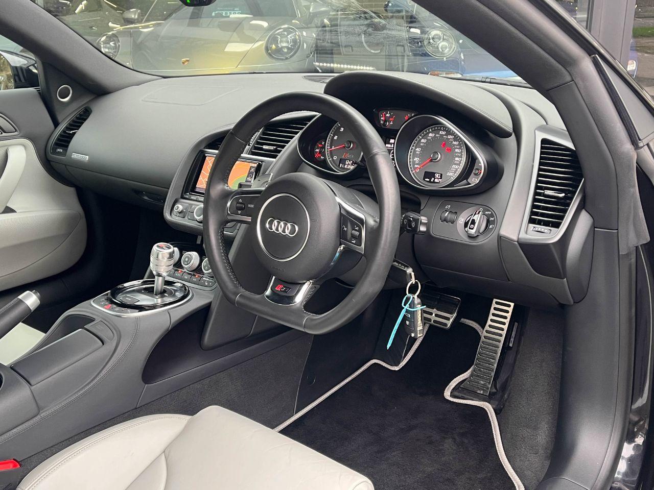 Audi R8 4.2 V8 FSI quattro S tronic 430ps Coupe Petrol Phantom Black Metallic