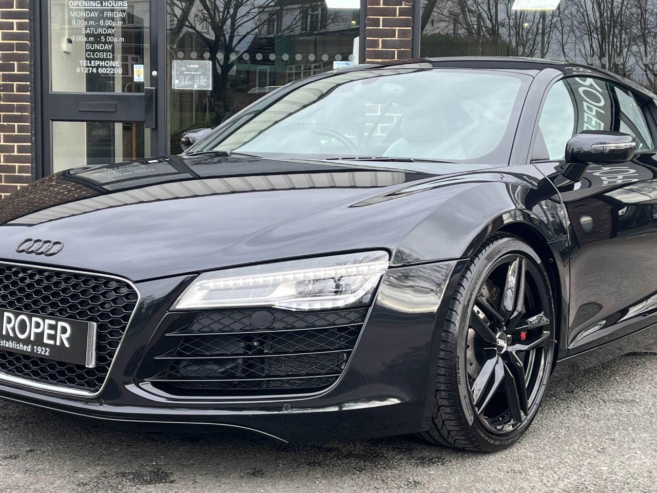 Audi R8 4.2 V8 FSI quattro S tronic 430ps Coupe Petrol Phantom Black Metallic