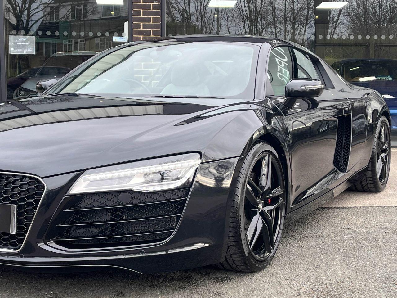 Audi R8 4.2 V8 FSI quattro S tronic 430ps Coupe Petrol Phantom Black Metallic